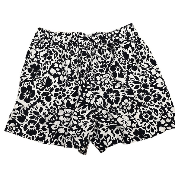 ANN Taylor LOFT Outlet  Women’s Navy & White Floral  Shorts, Size 2 - Picture 7 of 7